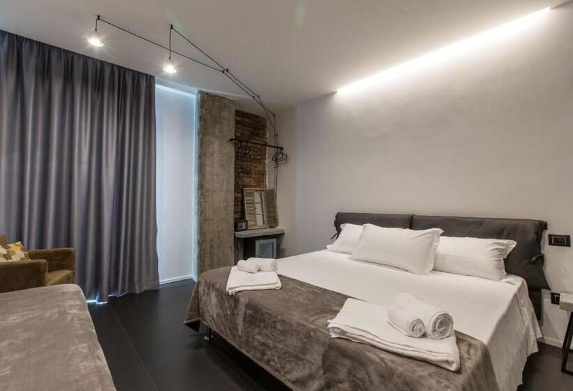 اتاق لوکس سه تخته, The Boutique Napoli Suite