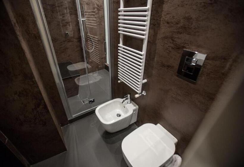 اتاق لوکس سه تخته, The Boutique Napoli Suite