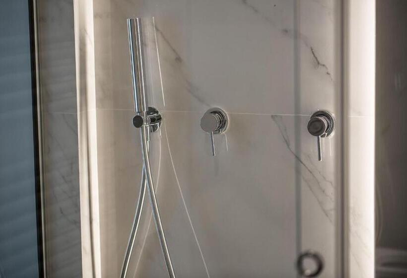 اتاق سوپریور با بالکن, The Boutique Napoli Suite