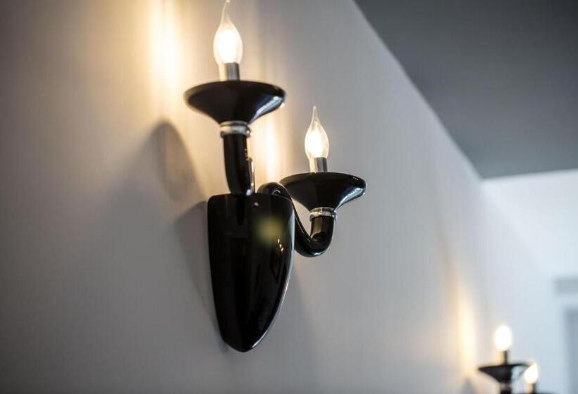 اتاق سوپریور با بالکن, The Boutique Napoli Suite