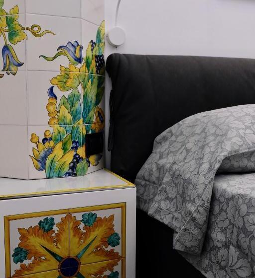 اتاق لوکس, The Boutique Napoli Suite