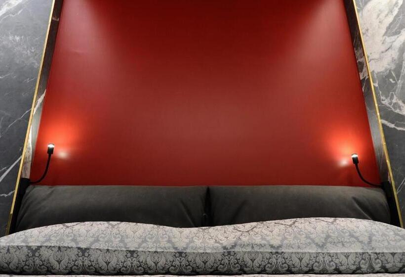 سوئیت با وان آب گرم, The Boutique Napoli Suite