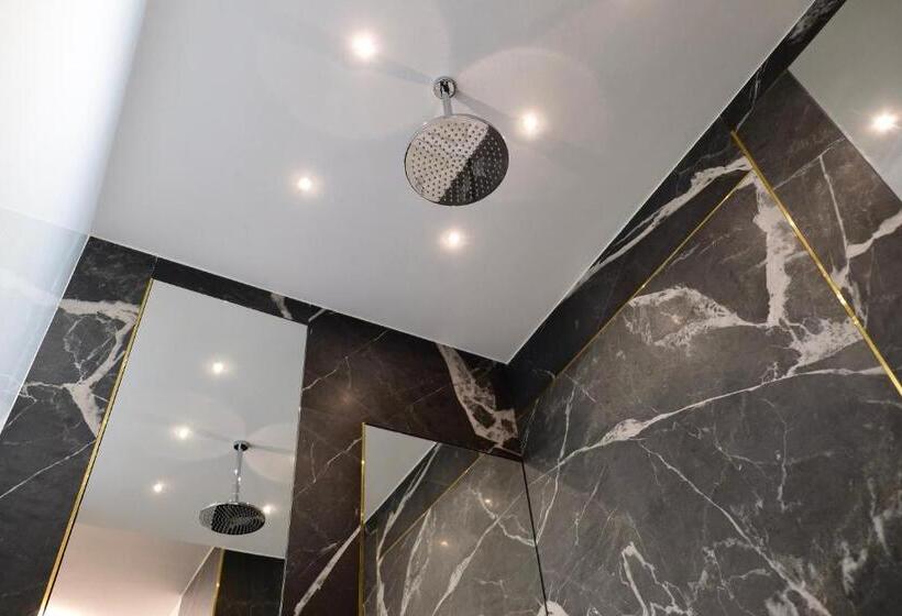 سوئیت با وان آب گرم, The Boutique Napoli Suite