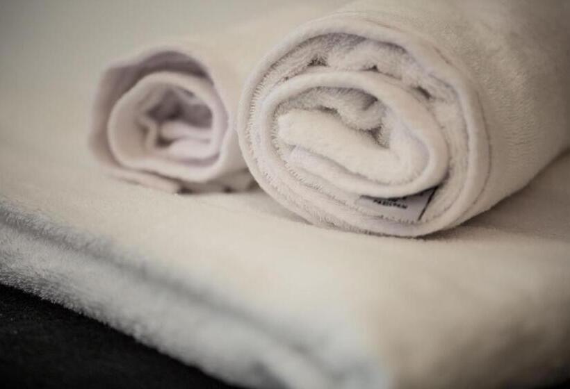 سوئیت با وان آب گرم, The Boutique Napoli Suite