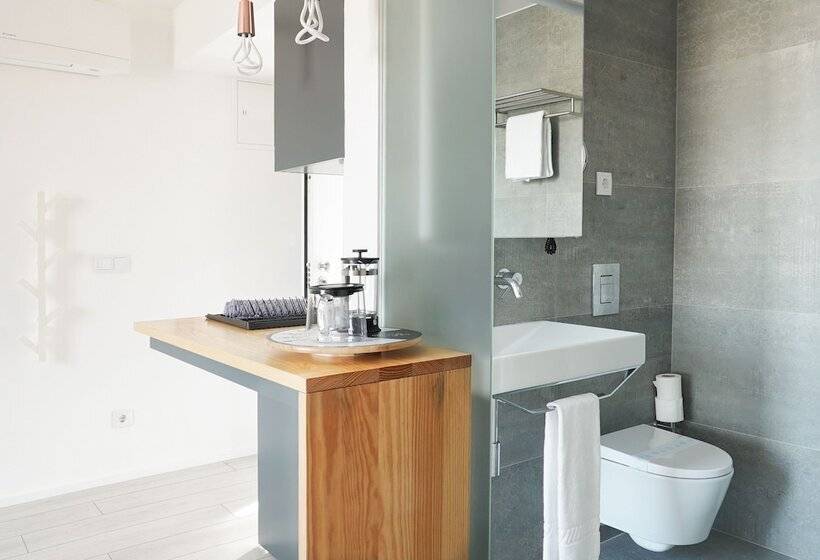 استودیوی استاندارد, 7g Roaster Apartments