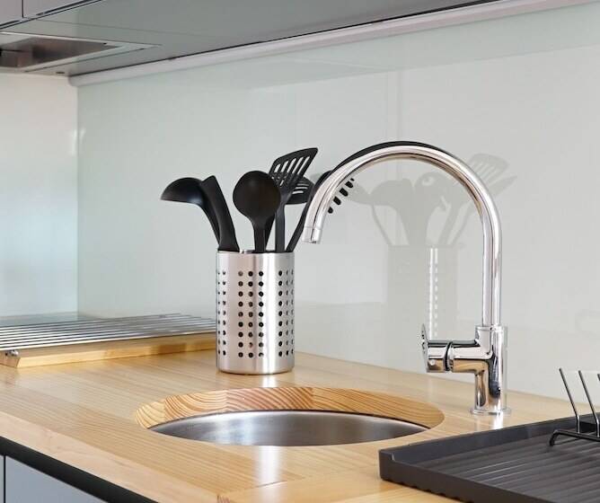 استودیوی استاندارد, 7g Roaster Apartments