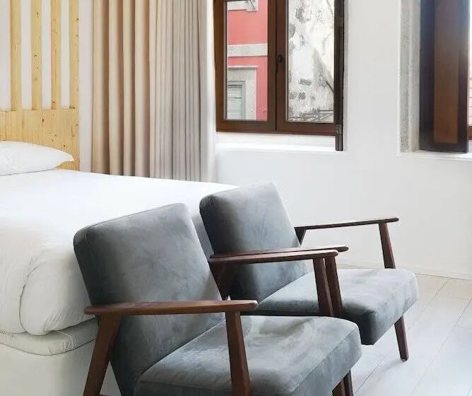 استودیوی استاندارد, 7g Roaster Apartments