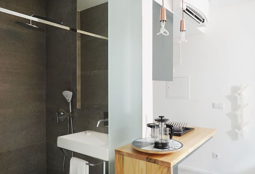 استودیوی استاندارد, 7g Roaster Apartments