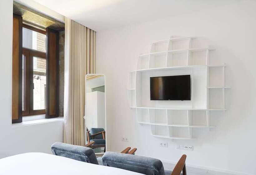 استودیوی استاندارد, 7g Roaster Apartments