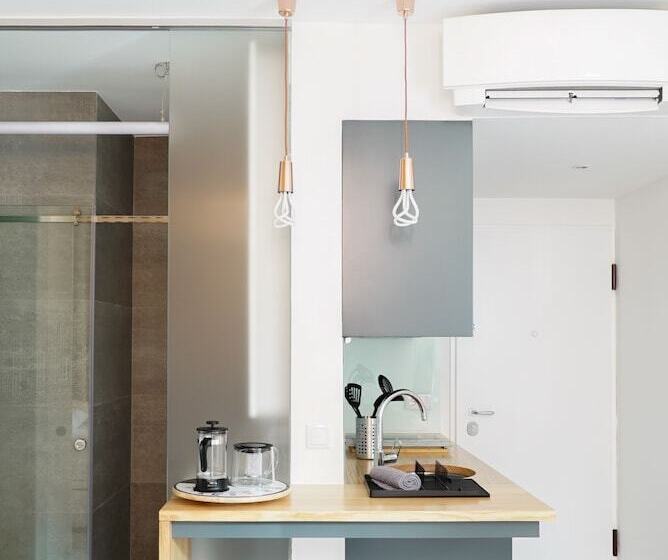 استودیوی استاندارد, 7g Roaster Apartments