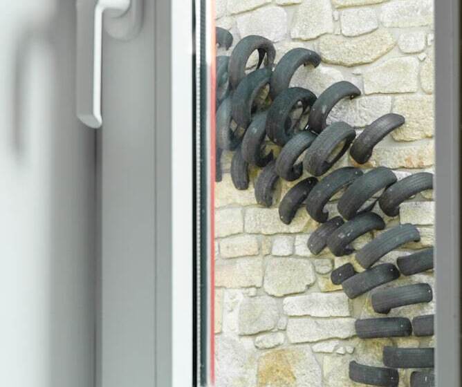 استودیوی استاندارد, 7g Roaster Apartments