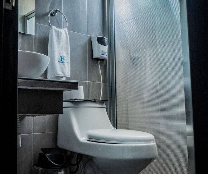 جناح جونيور, Careyes