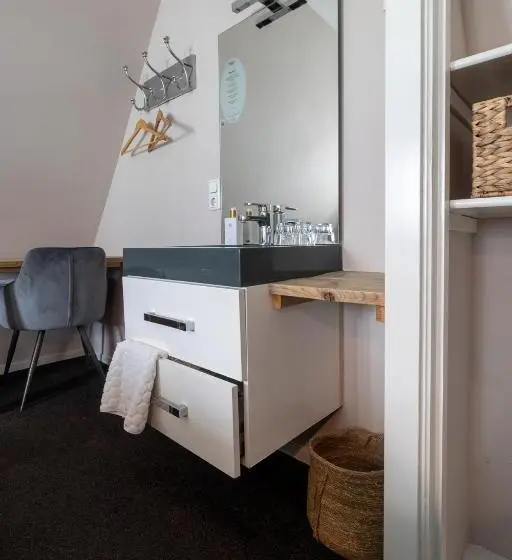 Basic-huone, De Roos Leeuwarden