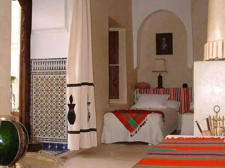اتاق استاندارد, Nadir Home