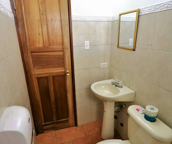 اتاق کلاسیک با تخت دوبل, Nics Place