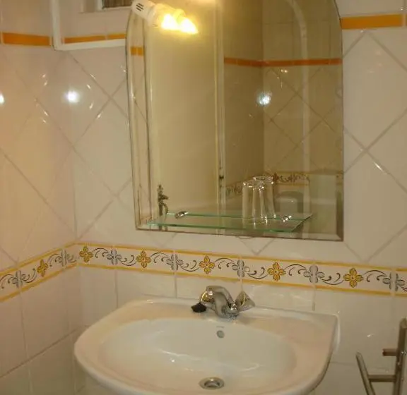 スタンダードトリプルルーム, Pensão Residencial Luanda