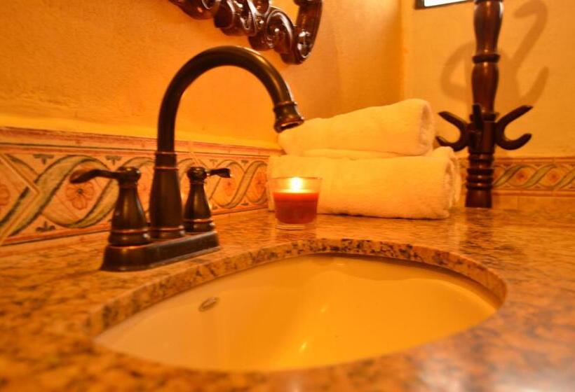 스탠다드 트리플 룸, Real Leon