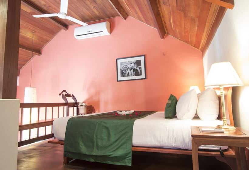 جناح مزوَّد بشرفة, The Belle Rive Boutique