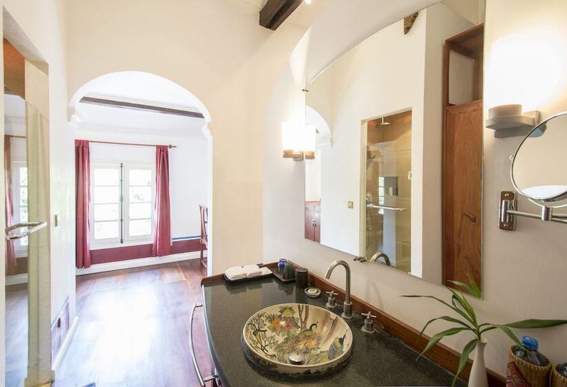 غرفة قياسية مزوَّدة بتراس, The Belle Rive Boutique