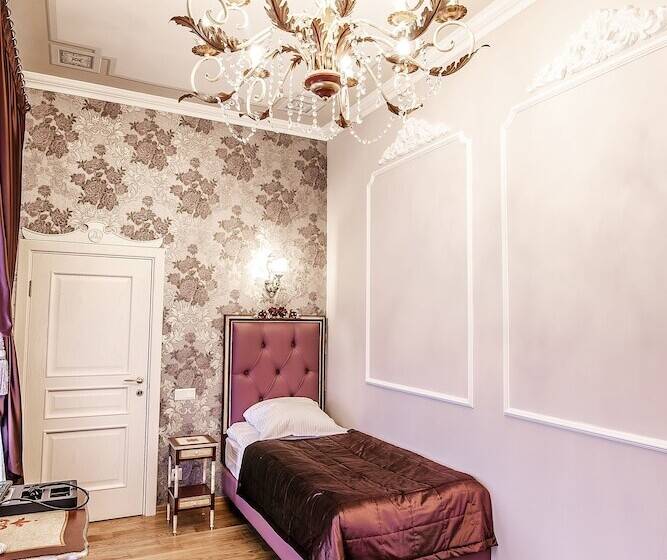 اتاق استاندارد یک نفره, Art Hotel Alexandrovskiy