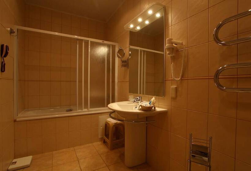 جناح رئاسى, Atal