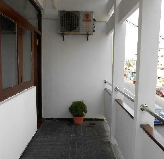 Standardrum, Coral Seas Beach Hikkaduwa