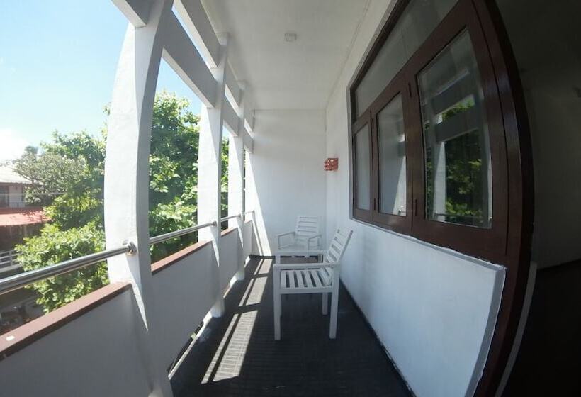 Standardrum, Coral Seas Beach Hikkaduwa