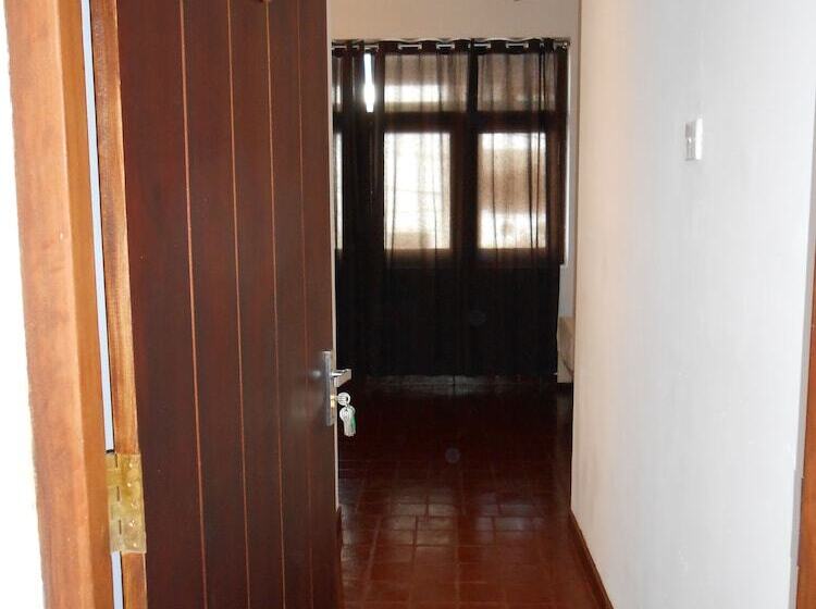 Standardrum, Coral Seas Beach Hikkaduwa