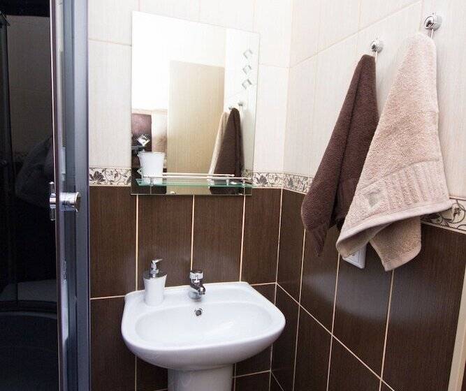 Pokój Ekonomiczny, Guest Complex Neftyanik