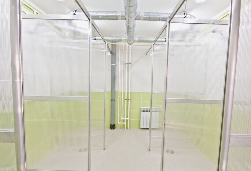 Łóżko we Wspólnym Pokoju, Guest Complex Neftyanik