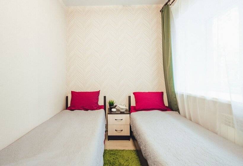 Pokój Ekonomiczny, Guest Complex Neftyanik