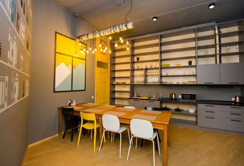 ルームシェアのワンベッド, Inwood Hostel