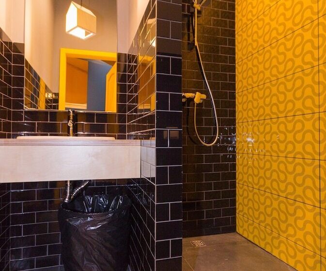 تختخواب در اتاق مشترک, Inwood Hostel