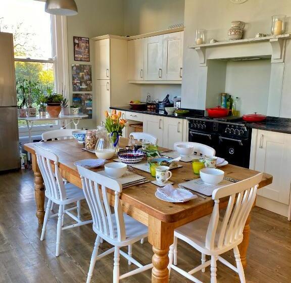 标准间, Laurel House