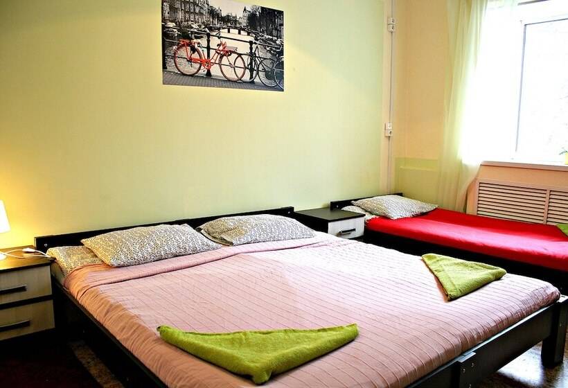 标准三人间, Like Hostel