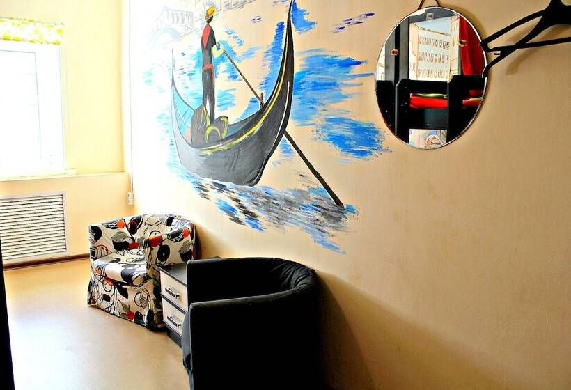 تختخواب در اتاق مشترک, Like Hostel