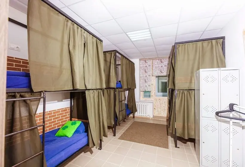 تختخواب در اتاق مشترک, Lucky Hostel