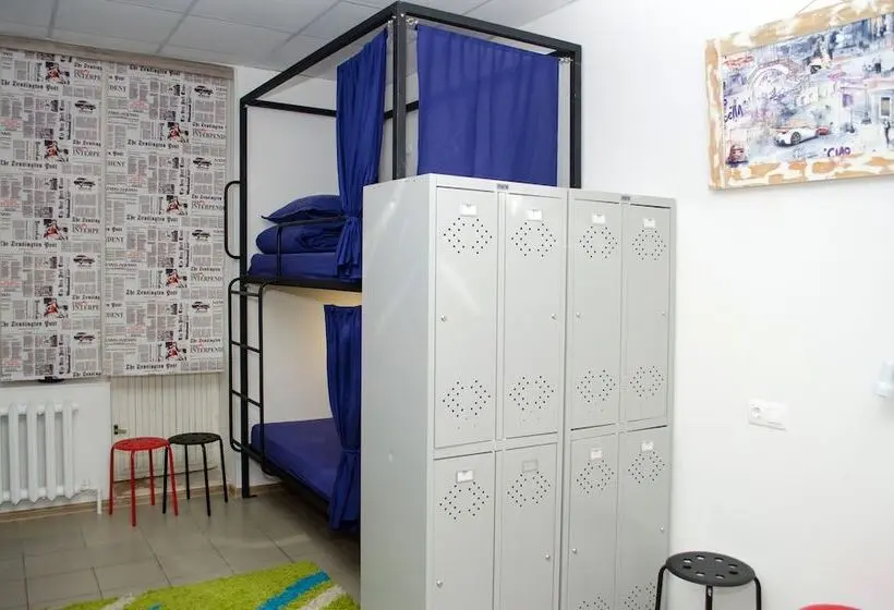 تختخواب در اتاق مشترک, Lucky Hostel