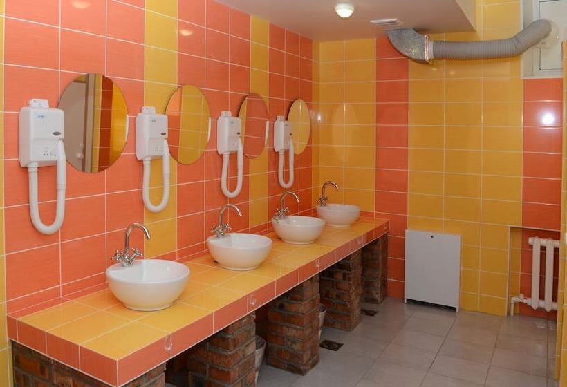 Кровать в Общей Комнате, Lucky   Hostel