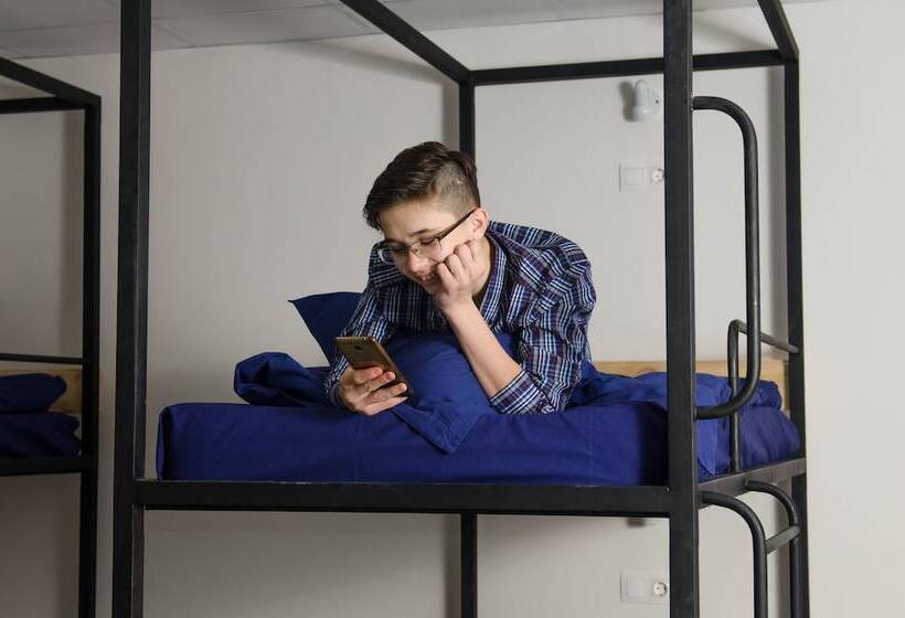 تختخواب در اتاق مشترک, Lucky Hostel