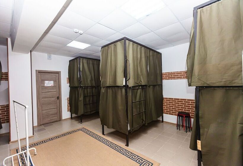 تختخواب در اتاق مشترک, Lucky Hostel