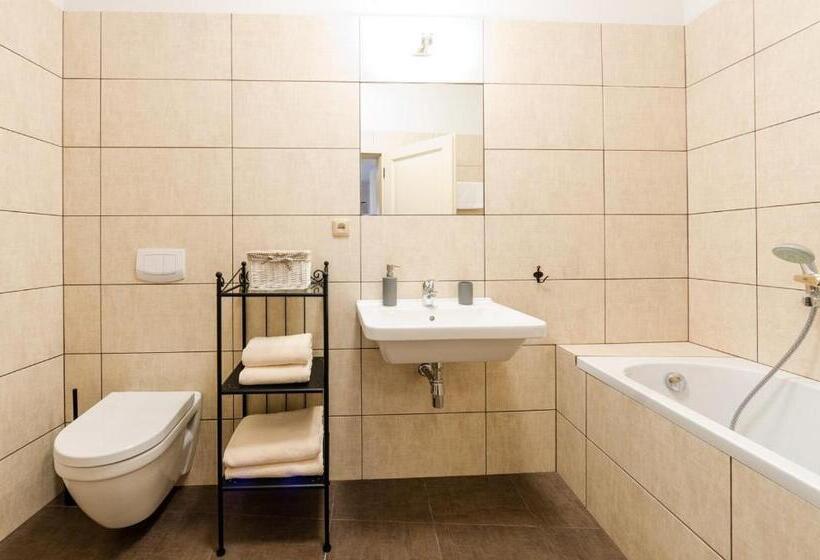 Quarto Estandar, Pension Faber