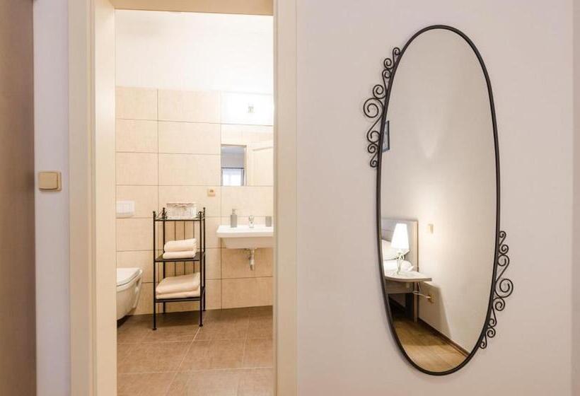 Quarto Estandar, Pension Faber