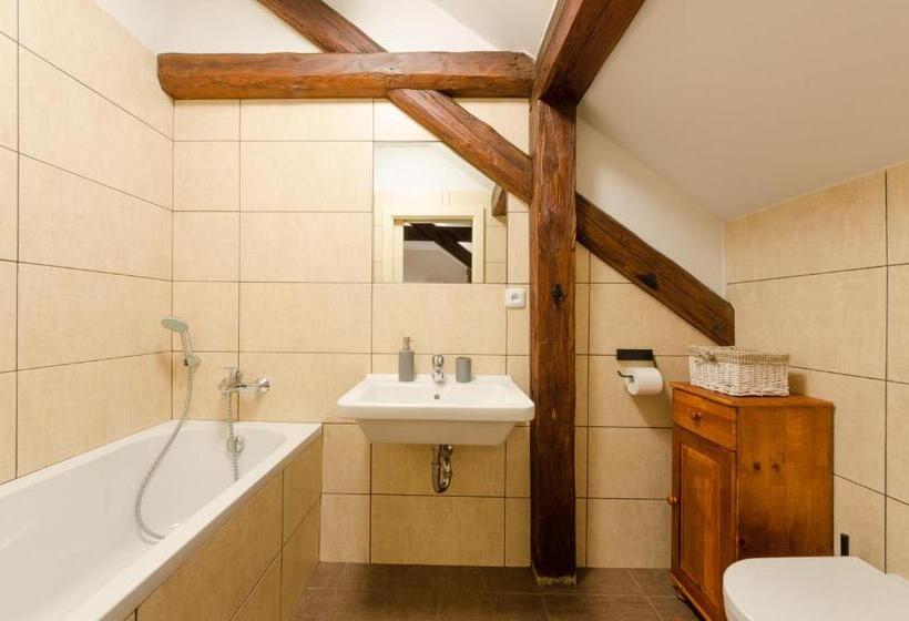 Quarto Estandar, Pension Faber