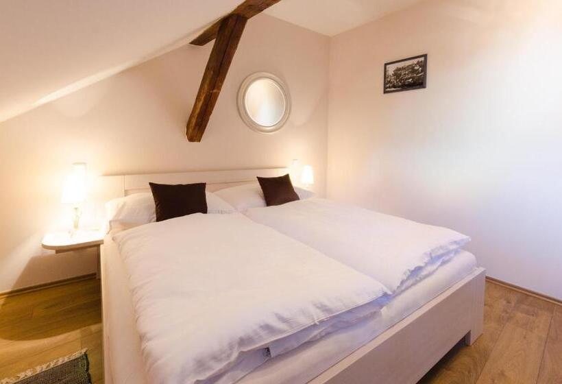 Quarto Estandar, Pension Faber