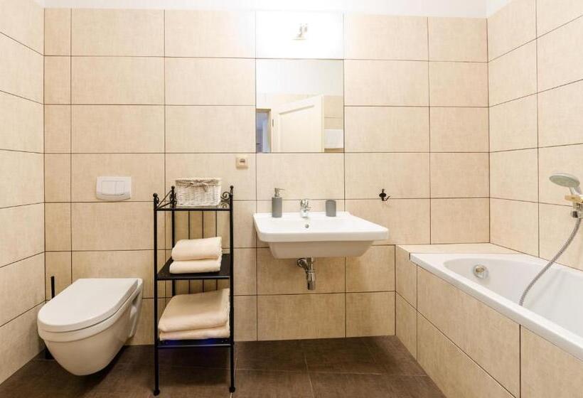 Quarto Estandar, Pension Faber