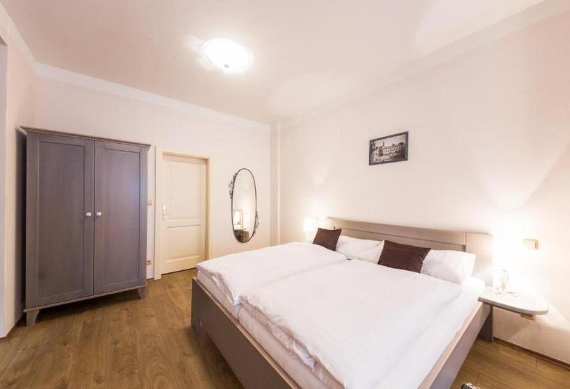 Quarto Estandar, Pension Faber