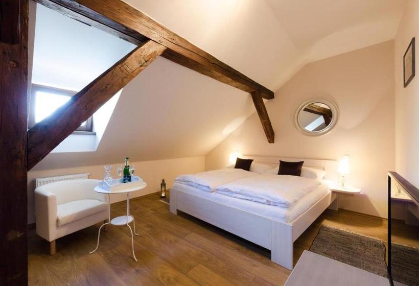 Quarto Estandar, Pension Faber