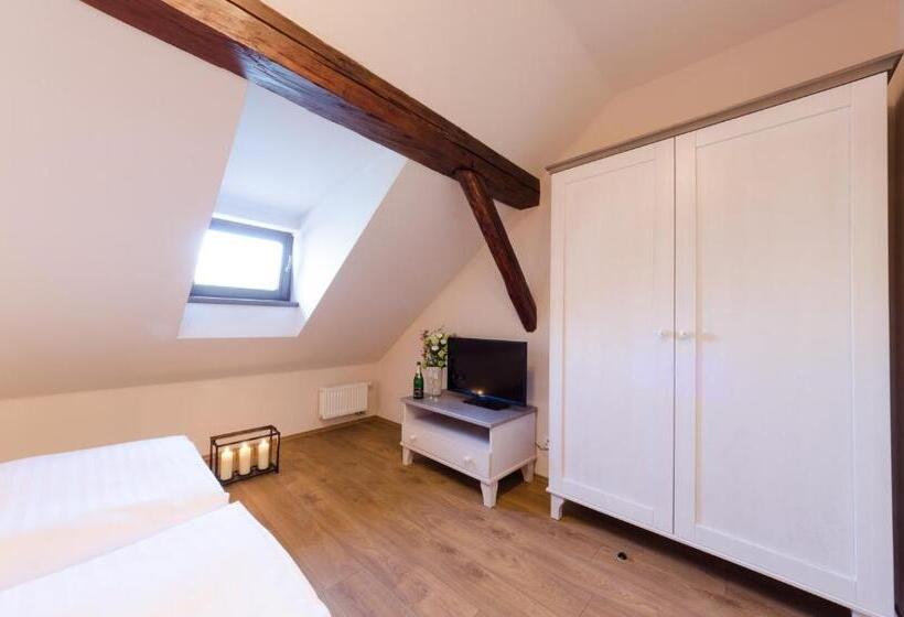 Quarto Estandar, Pension Faber