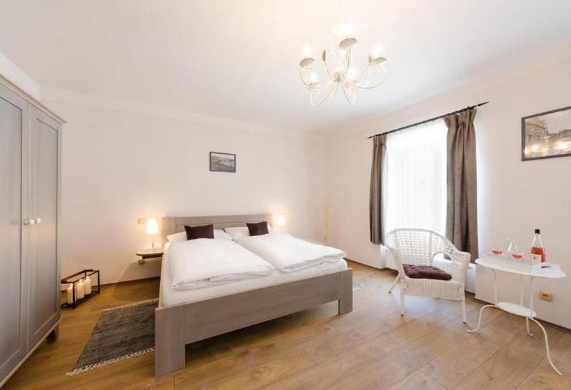 Quarto Triplo Estandar, Pension Faber